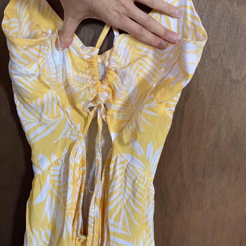 Relisted Rue21 tropical leaf print lightweight romper cutout in back M jrs - Picture 7 of 15